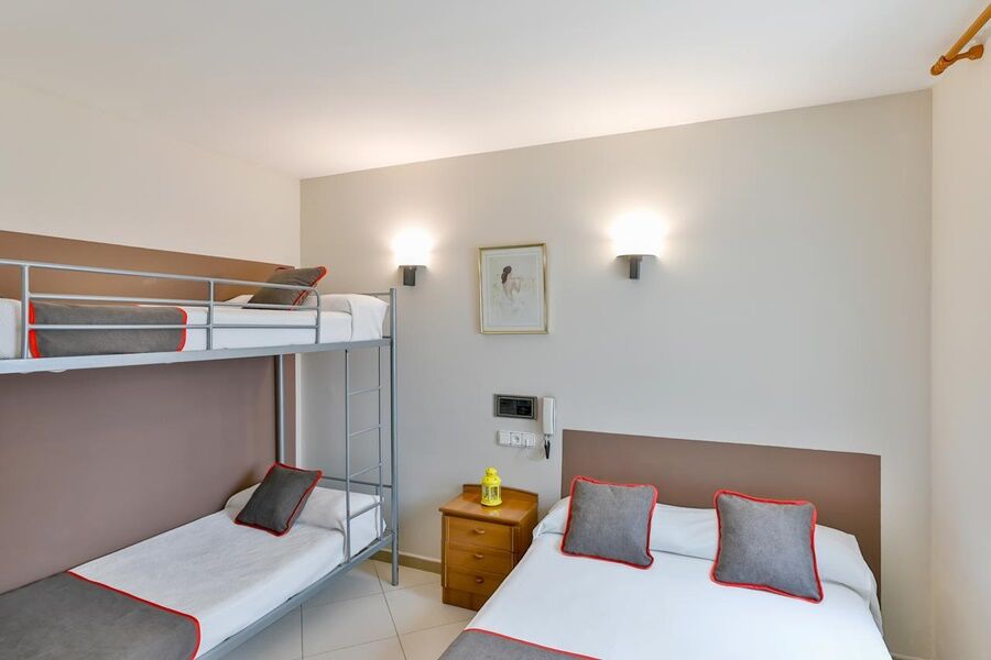 Oyo Hotel Can Peixan Alcarraz Bagian luar foto